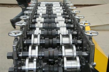 Struktur Baja Hidrolik T Bar Roll Membentuk Mesin Dengan Sistem Pendingin Air