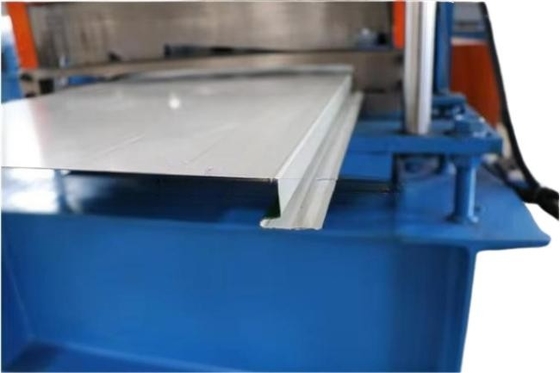 Metal Wall And Soffit Profile Roll Forming Machine Untuk produk akhir yang halus dan indah