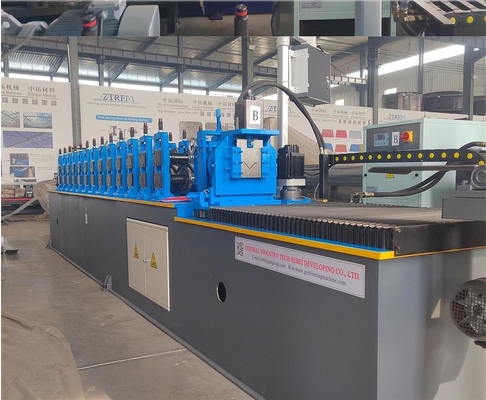 Ahli dirancang Eaves Flashing roll membentuk Mesin Untuk Optimum Drip Edge Produksi