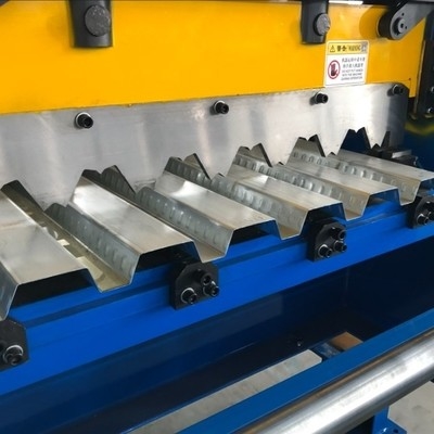 Jenis B Metal Roof Deck Rolling Forming Machine dengan rasio kekuatan-ke-berat tinggi
