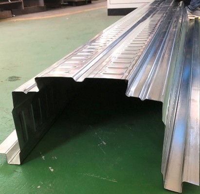 Mesin Penggilingan Gelombang Tunggal Decking Baja Dengan Bingkai Las Plat Tengah