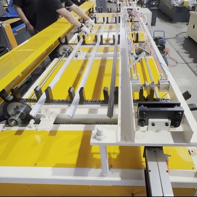 High Speed Metal Corner Trim Roll Forming Machine Untuk Konstruksi Bangunan Dengan Profil dan Dimensi yang Dapat Dikustomisasi