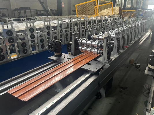 Sistem Pengendalian dan Pemotong Otomatis Mesin Pembentuk Rolling Panel Soffit Untuk Operasi yang lancar