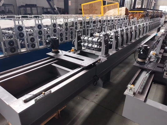 Sistem Pengendalian dan Pemotong Otomatis Mesin Pembentuk Rolling Panel Soffit Untuk Operasi yang lancar