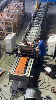 Sistem Pengendalian dan Pemotong Otomatis Mesin Pembentuk Rolling Panel Soffit Untuk Operasi yang lancar