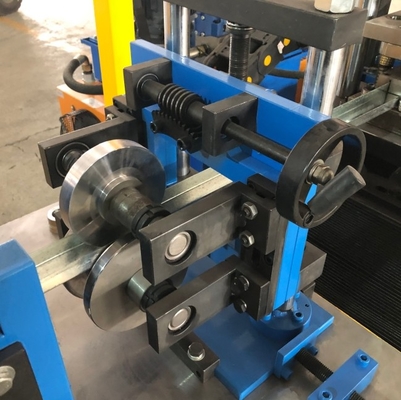 Metal U Profile Roll Forming Machine Dengan Lubang Rolling